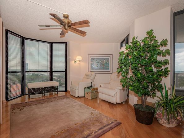 3598 Yacht Club Dr 1402, Miami FL 33180