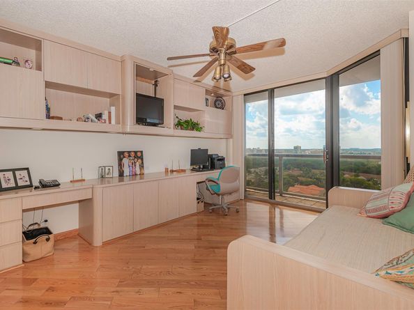 3598 Yacht Club Dr 1402, Miami FL 33180