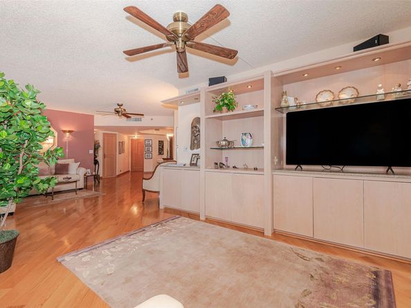 3598 Yacht Club Dr 1402, Miami FL 33180