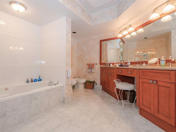 3598 Yacht Club Dr 1402, Miami FL 33180
