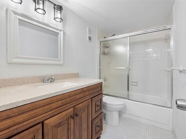 3955 N Nob Hill Rd 404, Sunrise FL 33351