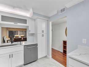 3955 N Nob Hill Rd 404, Sunrise FL 33351