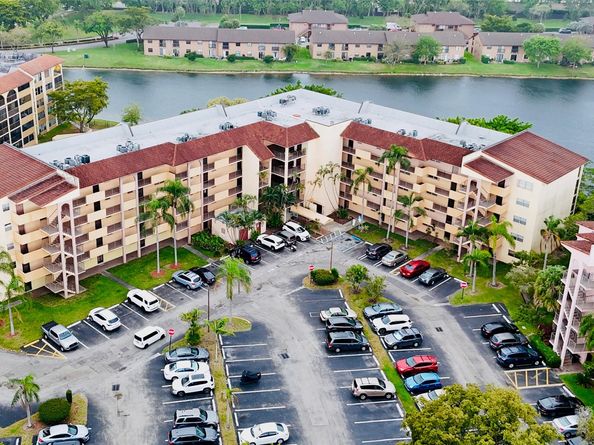 3955 N Nob Hill Rd 404, Sunrise FL 33351