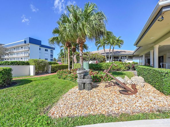 240 Captains Walk 517, Delray Beach FL 33483