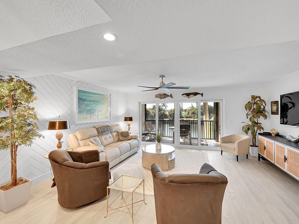 240 Captains Walk 517, Delray Beach FL 33483