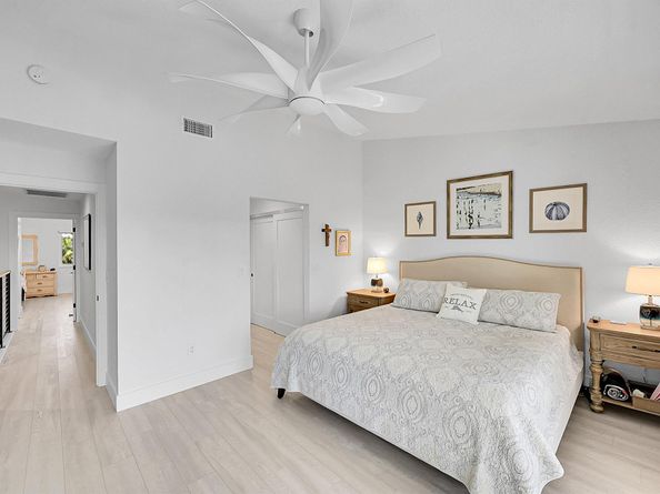 240 Captains Walk 517, Delray Beach FL 33483