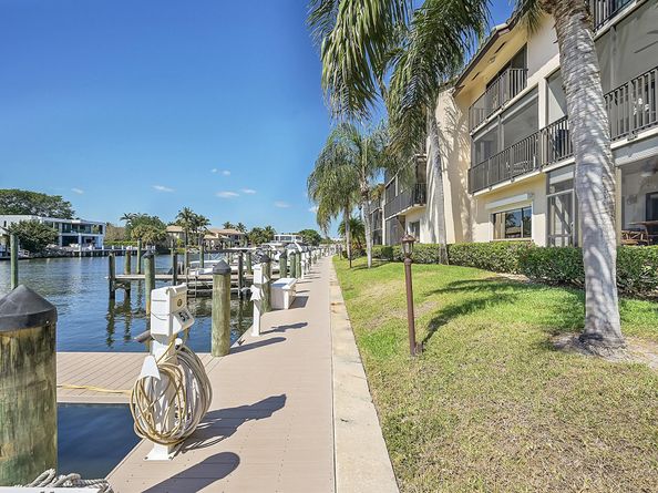 240 Captains Walk 517, Delray Beach FL 33483