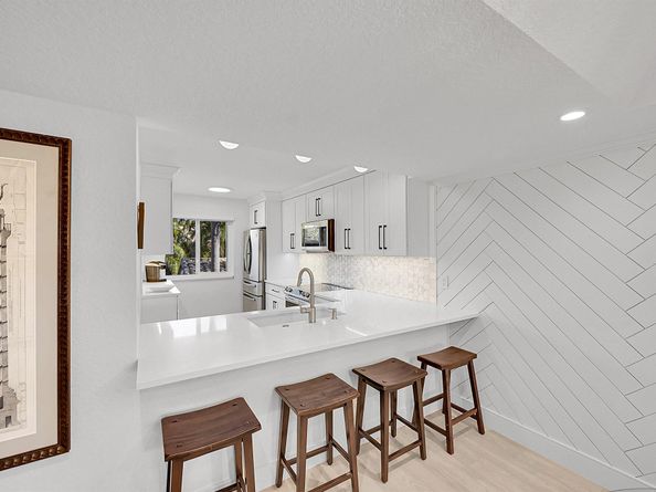 240 Captains Walk 517, Delray Beach FL 33483
