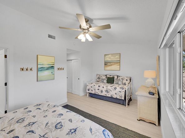240 Captains Walk 517, Delray Beach FL 33483