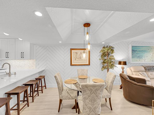 240 Captains Walk 517, Delray Beach FL 33483