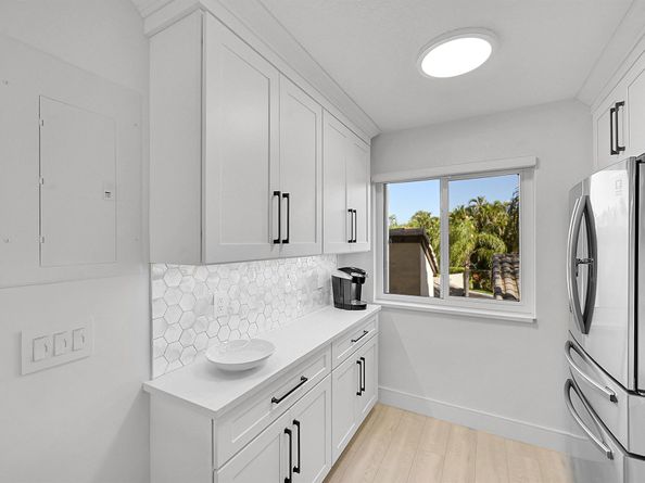 240 Captains Walk 517, Delray Beach FL 33483