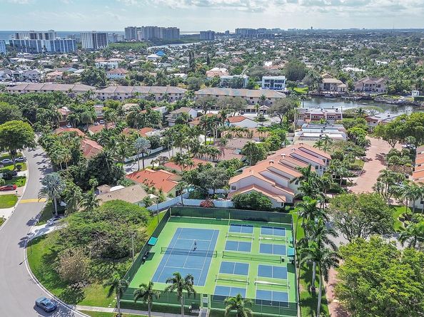 240 Captains Walk 517, Delray Beach FL 33483