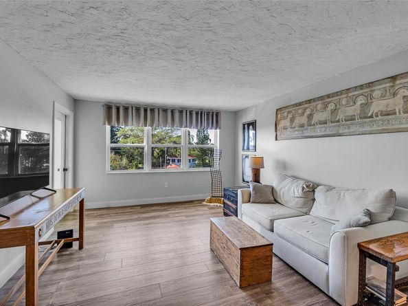 1502 S Lakeside Dr 402, Lake Worth Beach FL 33460
