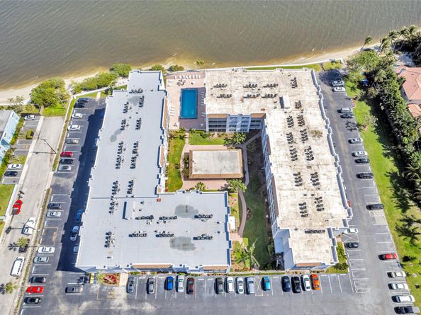 1502 S Lakeside Dr 402, Lake Worth Beach FL 33460