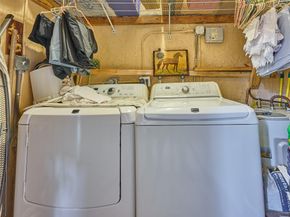 33 Spinning wheel lane 33, Tamarac FL 33319