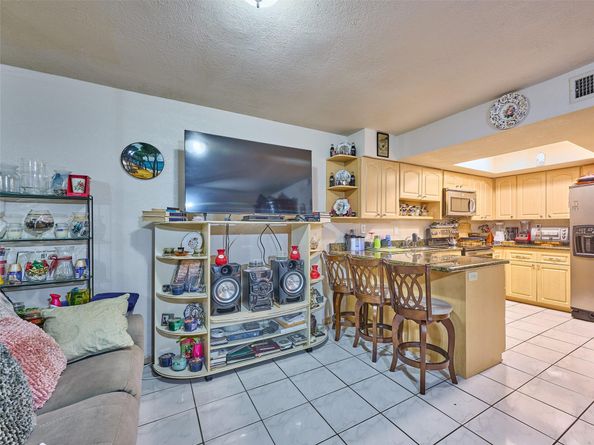 33 Spinning wheel lane 33, Tamarac FL 33319