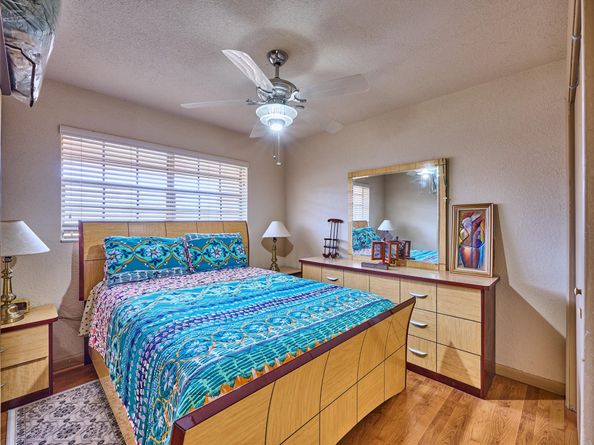 33 Spinning wheel lane 33, Tamarac FL 33319