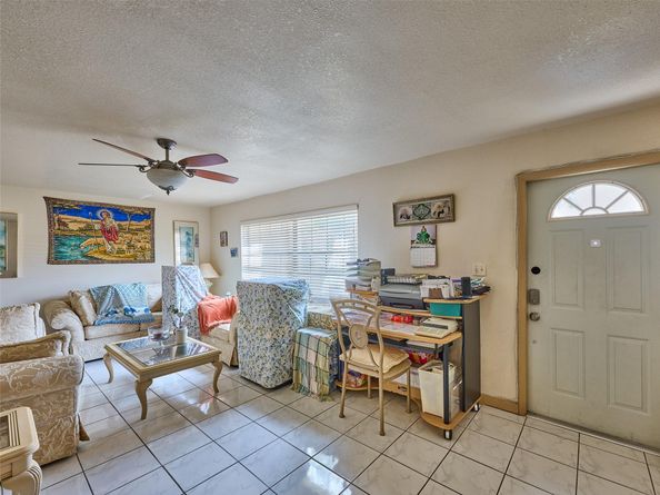 33 Spinning wheel lane 33, Tamarac FL 33319