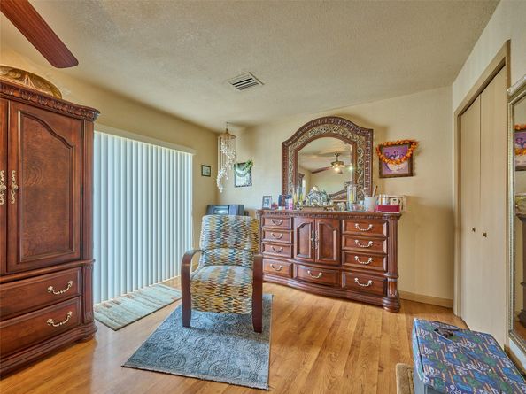 33 Spinning wheel lane 33, Tamarac FL 33319