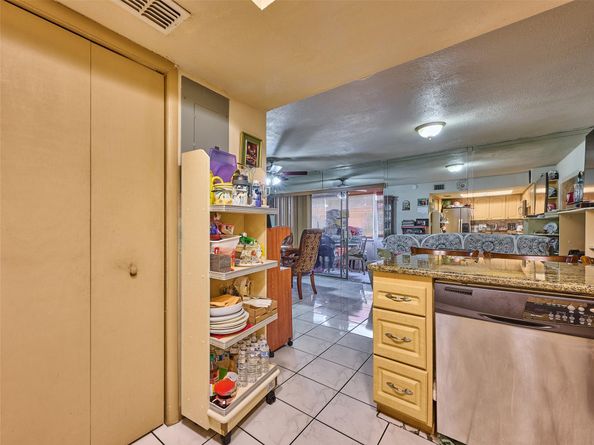 33 Spinning wheel lane 33, Tamarac FL 33319
