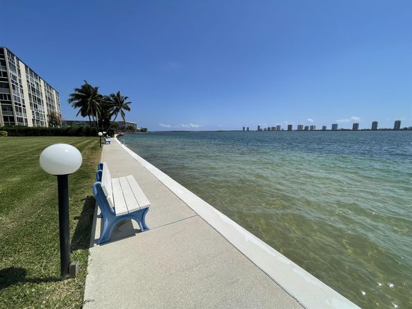 401 Lake Shore Drive 301, Lake Park FL 33403