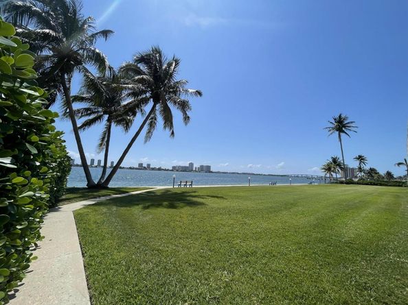 401 Lake Shore Drive 301, Lake Park FL 33403