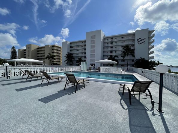 401 Lake Shore Drive 301, Lake Park FL 33403