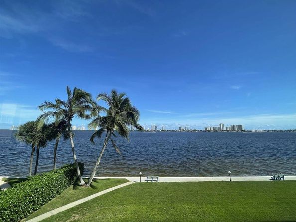 401 Lake Shore Drive 301, Lake Park FL 33403