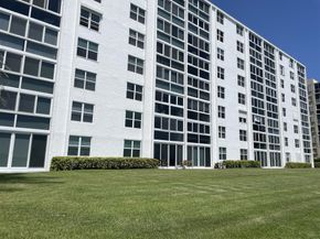 401 Lake Shore Drive 301, Lake Park FL 33403