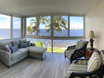 401 Lake Shore Drive