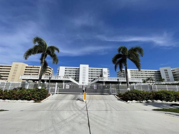 401 Lake Shore Drive 301, Lake Park FL 33403