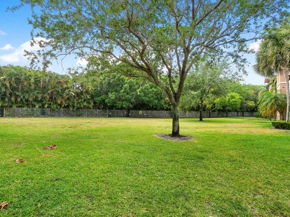 6492 Emerald Dunes Dr 208, West Palm Beach FL 33411