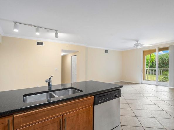 6492 Emerald Dunes Dr 208, West Palm Beach FL 33411