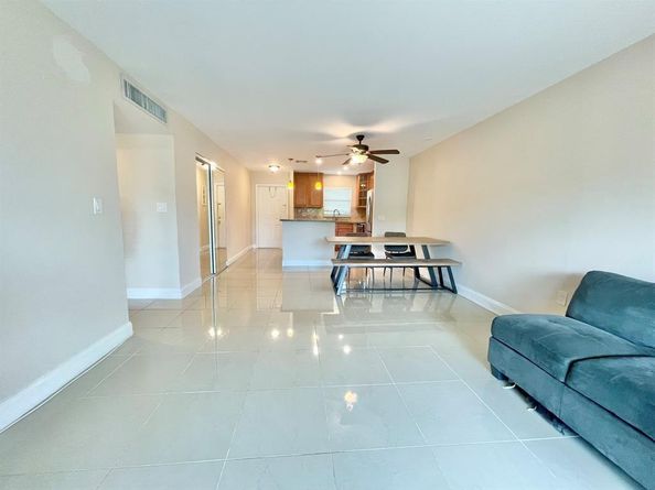809 W Oakland Park Blvd J12, Oakland Park FL 33311