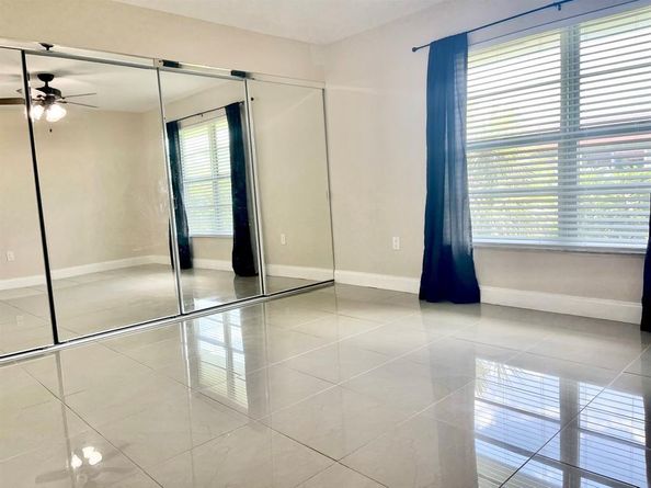 809 W Oakland Park Blvd J12, Oakland Park FL 33311