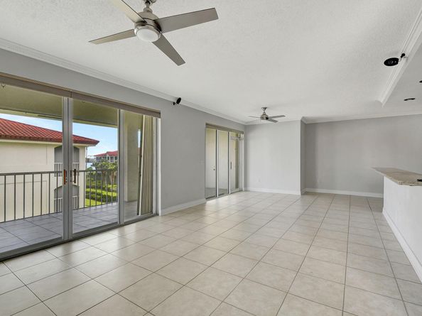 107 Half Moon Circle A3, Hypoluxo FL 33462