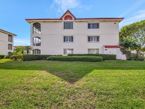 107 Half Moon Circle A3, Hypoluxo FL 33462