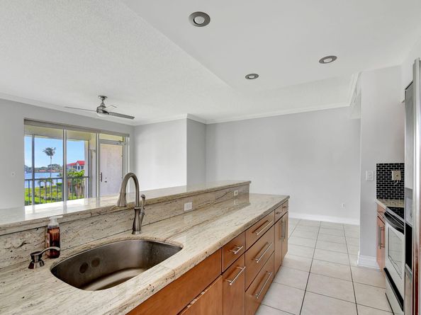 107 Half Moon Circle A3, Hypoluxo FL 33462