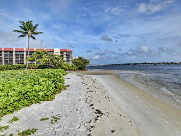 107 Half Moon Circle A3, Hypoluxo FL 33462