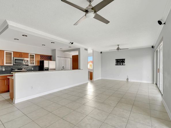 107 Half Moon Circle A3, Hypoluxo FL 33462