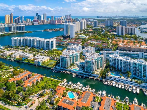3131 NE 188th Street 2705, Aventura FL 33180