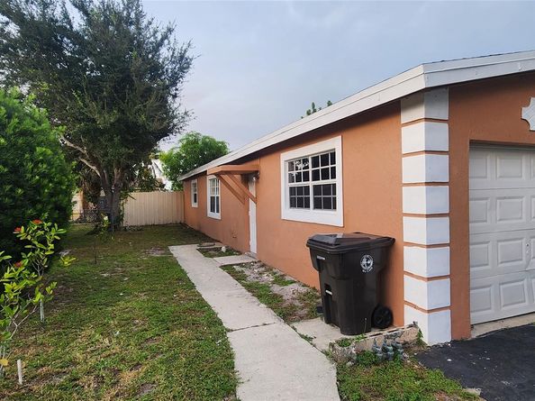 4655 NW 41st Pl, Lauderdale Lakes FL 33319