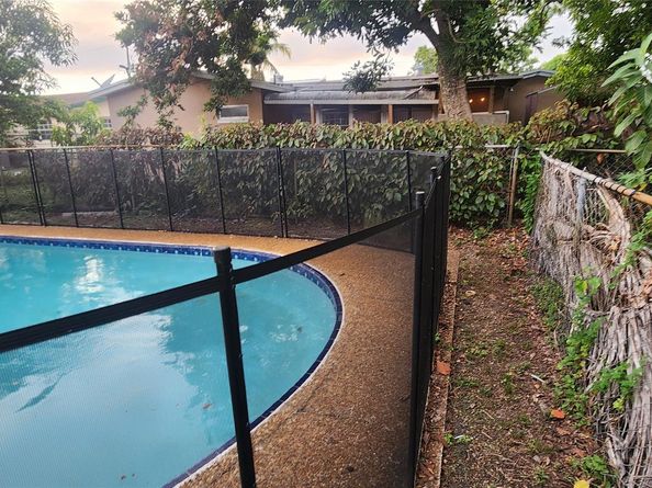 4655 NW 41st Pl, Lauderdale Lakes FL 33319
