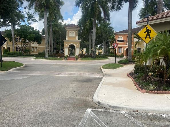 8962 SW 18th St, Hollywood FL 33025