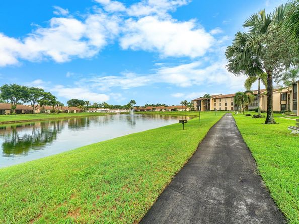 826 Sky Pine Way G2, Greenacres FL 33415