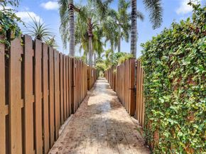 1200 NE 17 Ct 12, Fort Lauderdale FL 33305