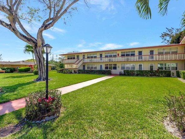 27 Camden B, West Palm Beach FL 33417