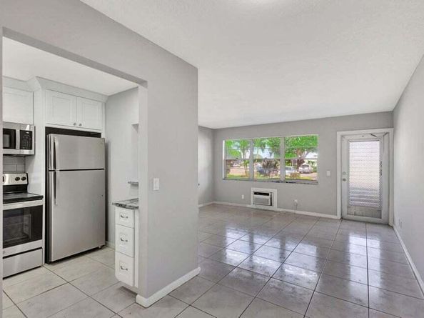 27 Camden B, West Palm Beach FL 33417