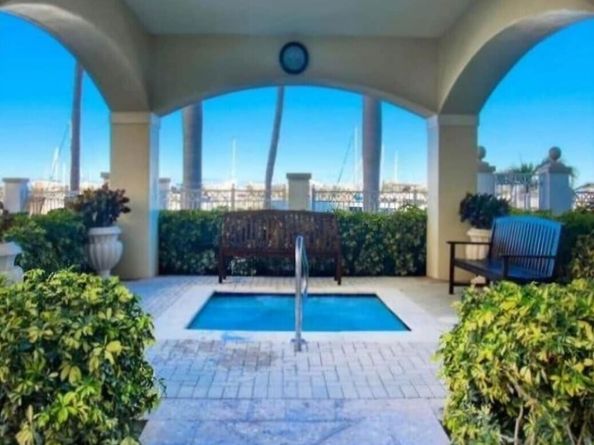 802 W Windward Way 309, Lantana FL 33462