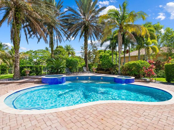 12825 Stonebrook Dr, Davie FL 33330